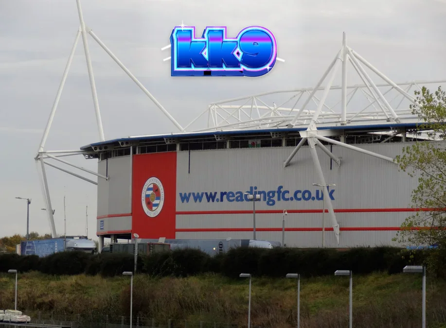 Logotipo do Mr Vegas e elementos de futebol representando a parceria com o Reading FC